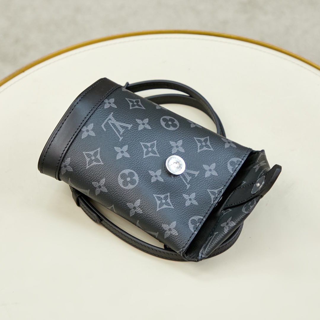 Louis Vuitton Envelope Pouch  M11613 - DopestKickz