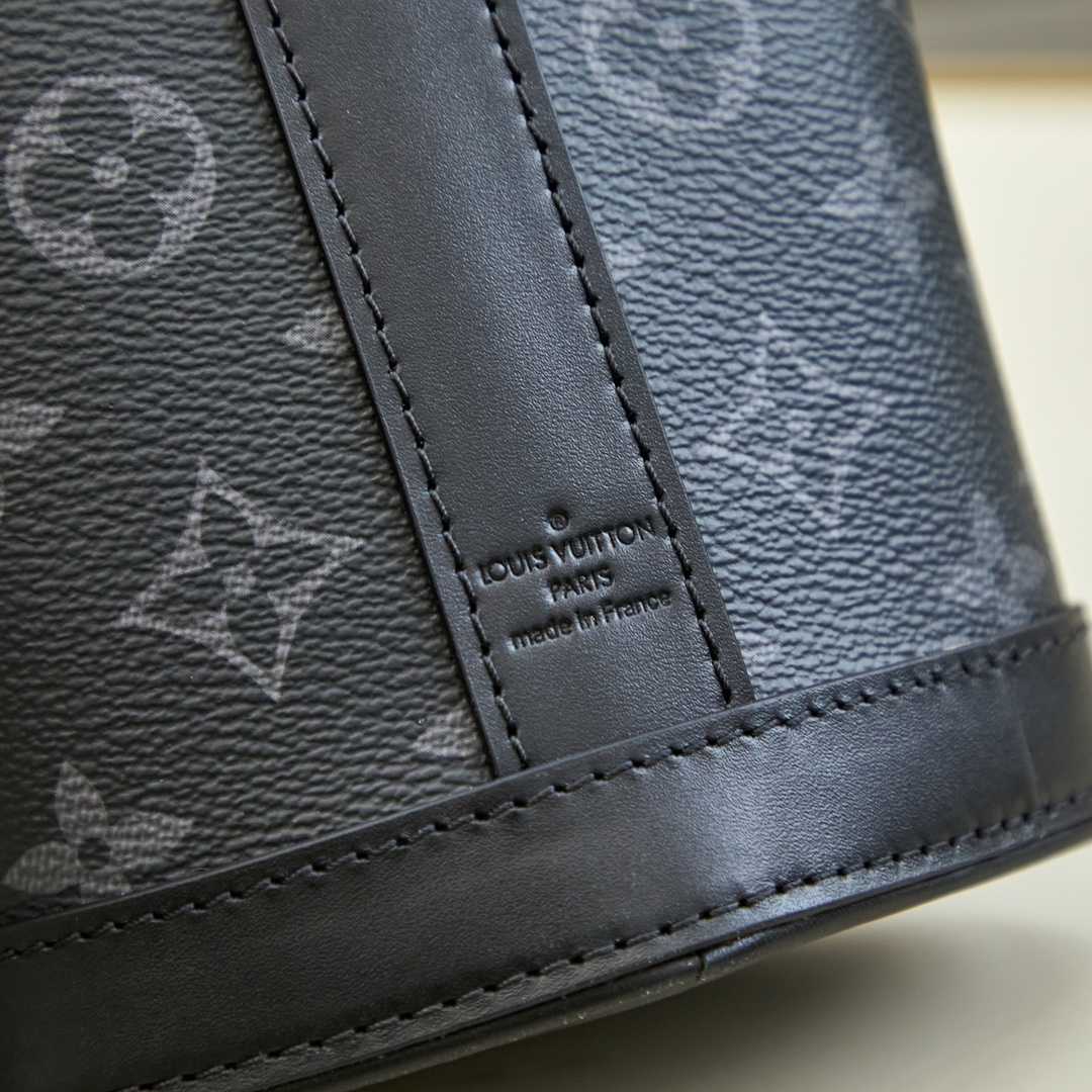 Louis Vuitton Envelope Pouch  M11613 - DopestKickz