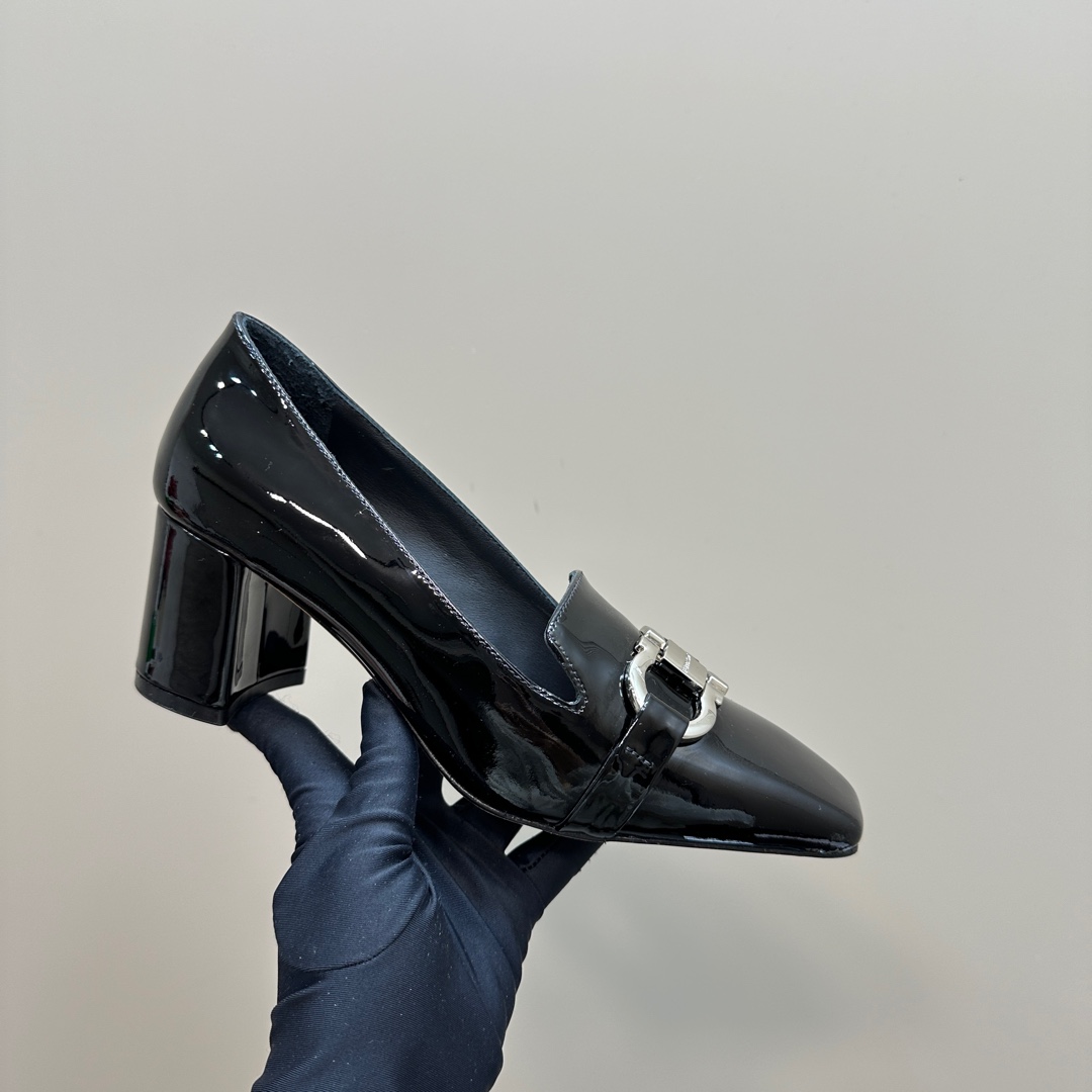 Ferragamo Pump With Gancini Ornament - DopestKickz