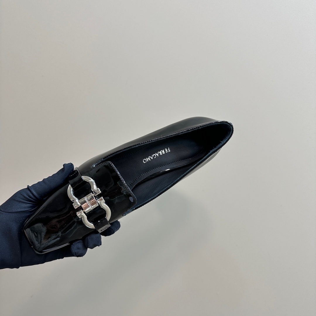 Ferragamo Pump With Gancini Ornament - DopestKickz