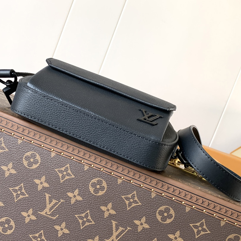 Louis Vuitton Pilot Wearable Wallet   M83563 - DopestKickz