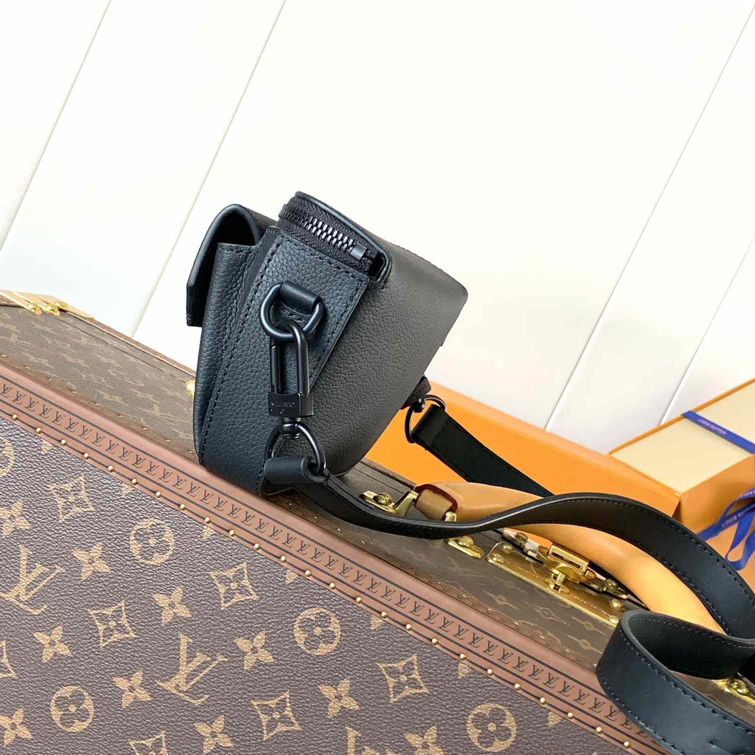 Louis Vuitton Pilot Wearable Wallet   M83563 - DopestKickz