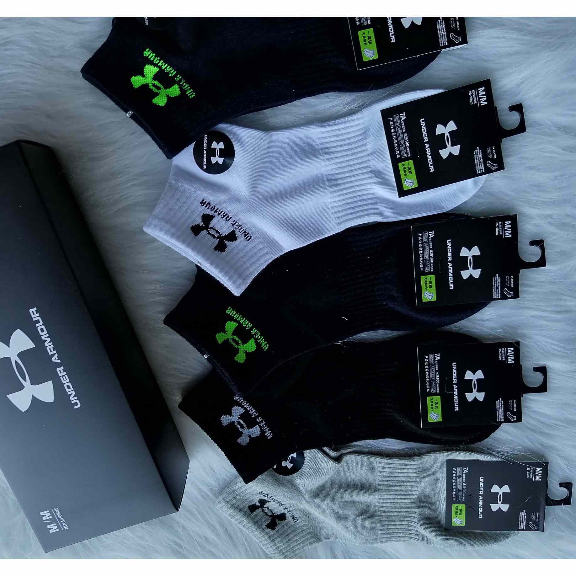 Under Armour Socks/Box - DopestKickz