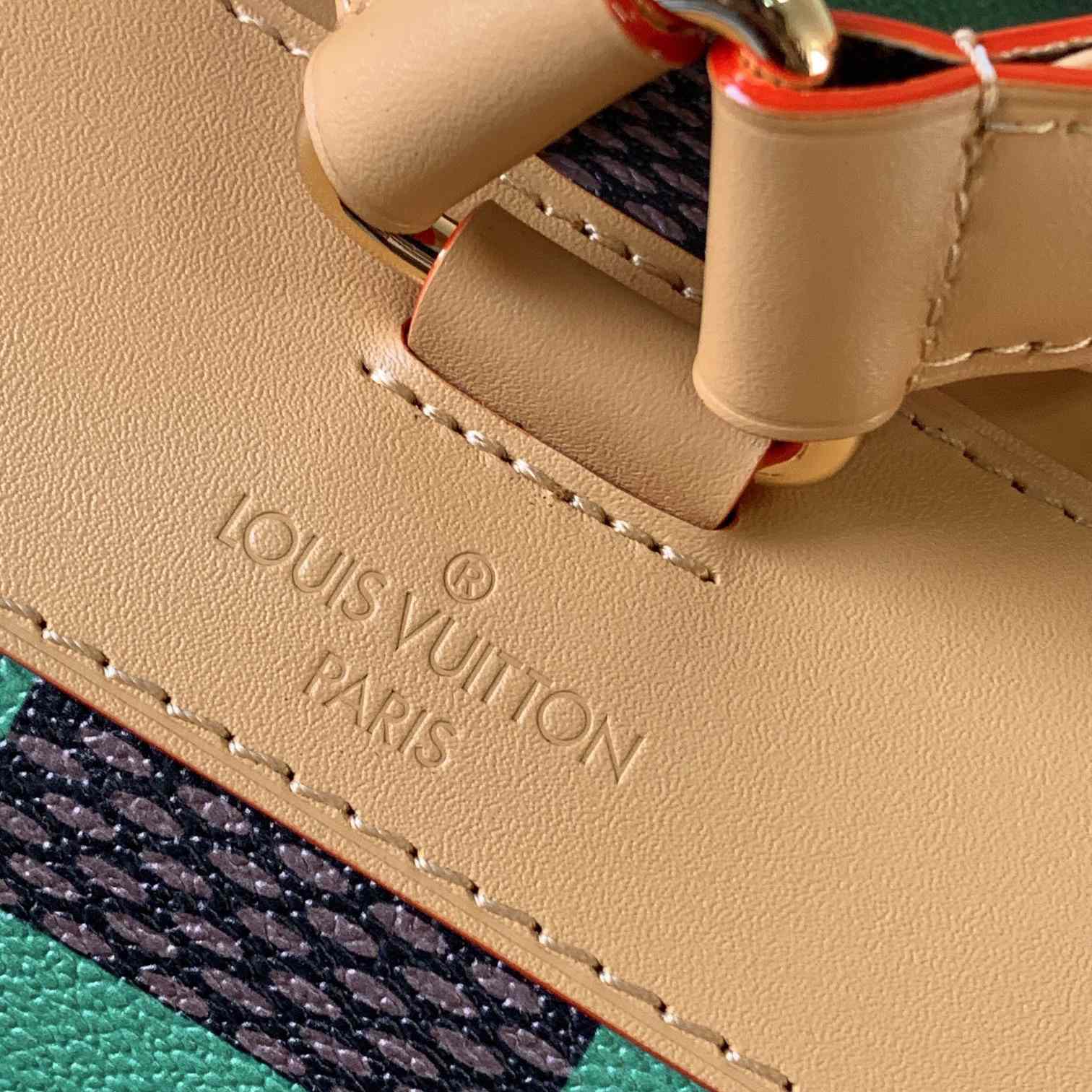 Louis Vuitton Christopher MM  N40564 - DopestKickz