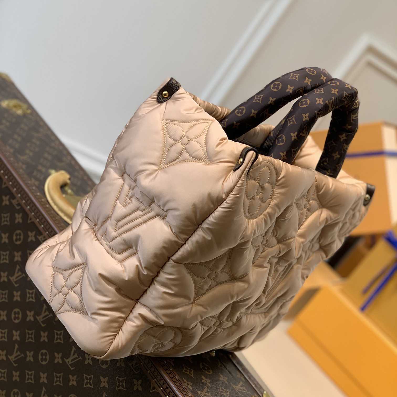 Louis Vuitton Monogram Giant Pillow OnTheGo MM   M59007 （41 x 34 x 19cm） - DopestKickz