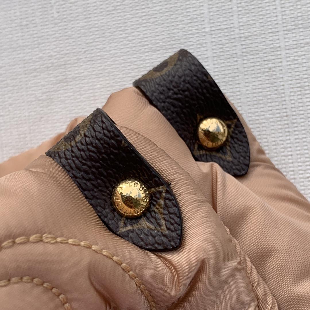 Louis Vuitton Monogram Giant Pillow OnTheGo MM   M59007 （41 x 34 x 19cm） - DopestKickz