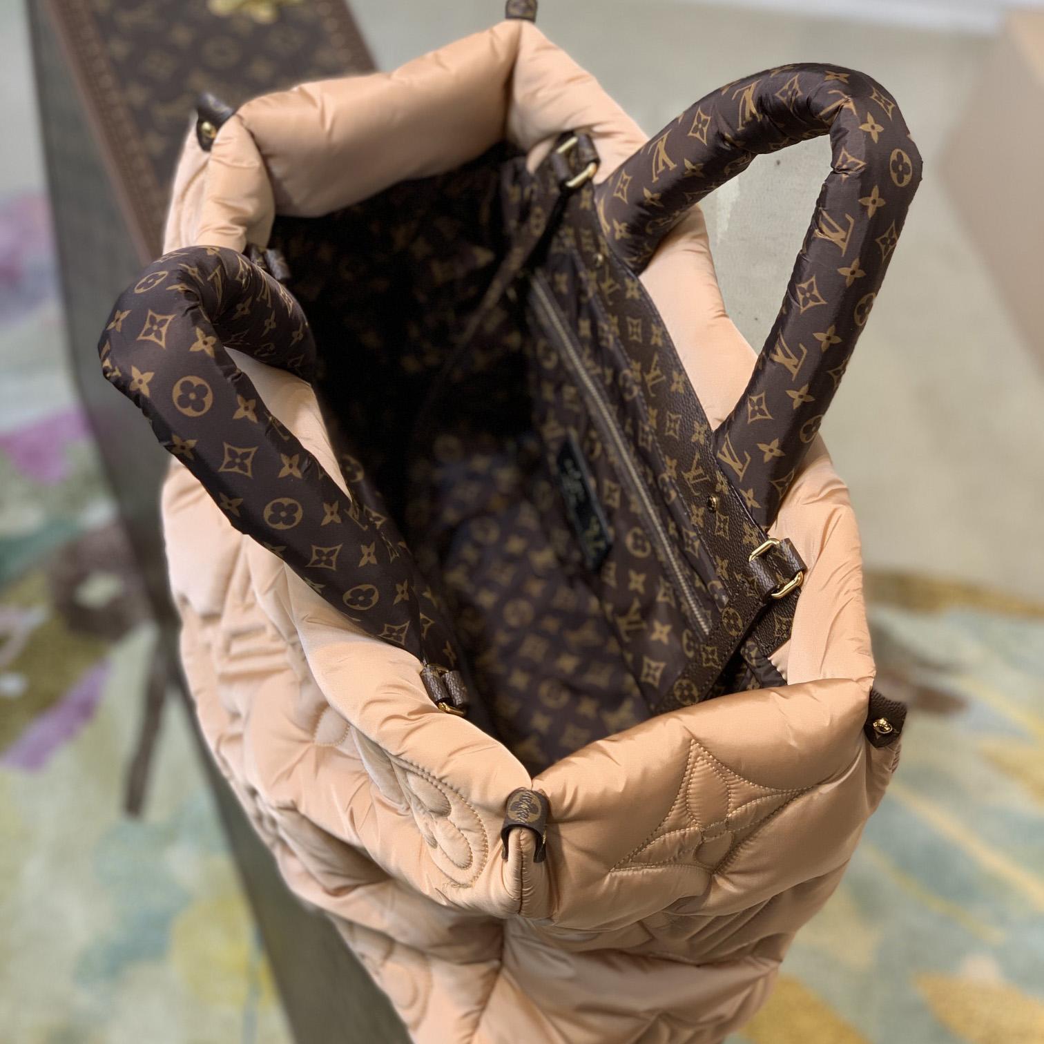 Louis Vuitton Monogram Giant Pillow OnTheGo MM   M59007 （41 x 34 x 19cm） - DopestKickz