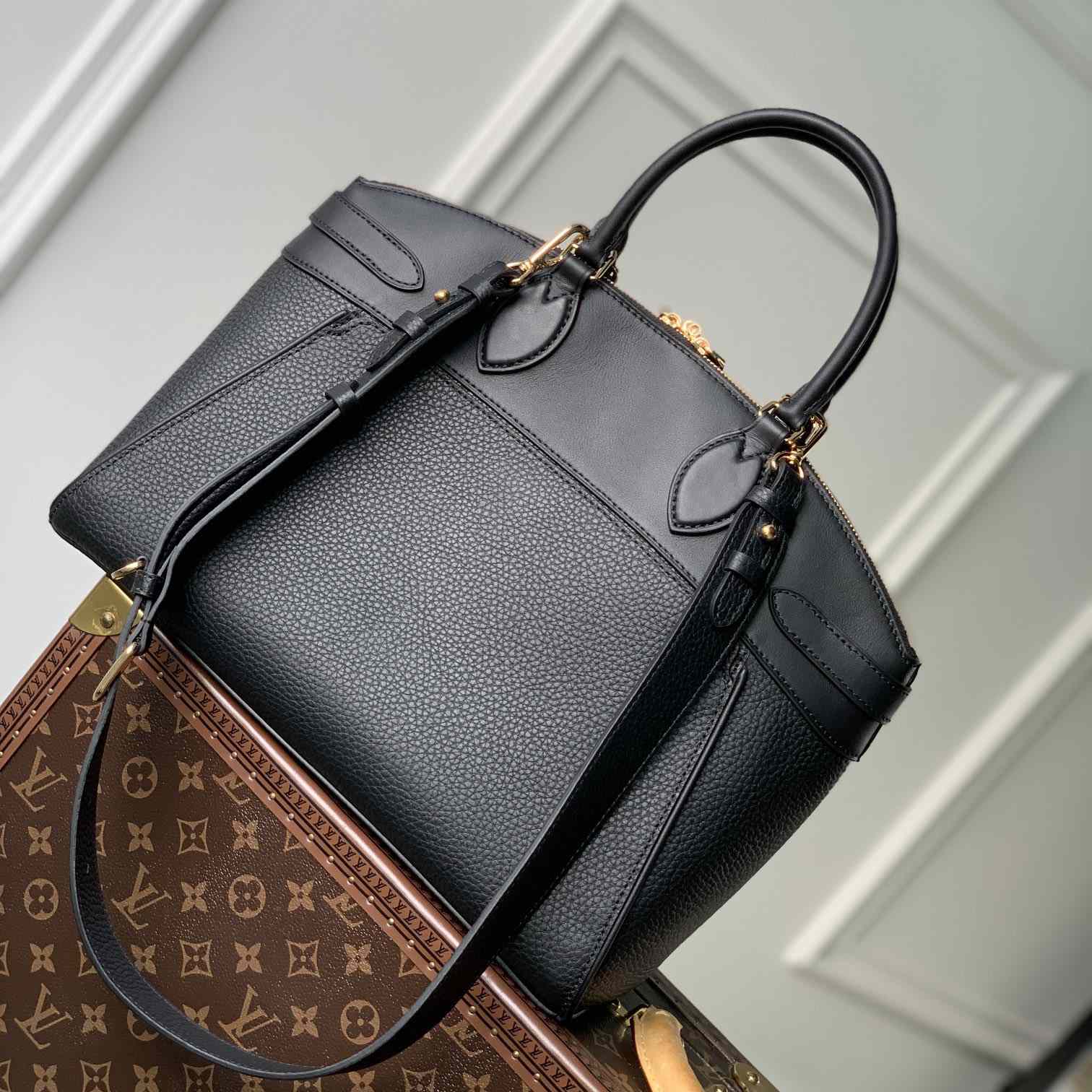 Louis Vuitton Vendôme MM  M22914 - DopestKickz