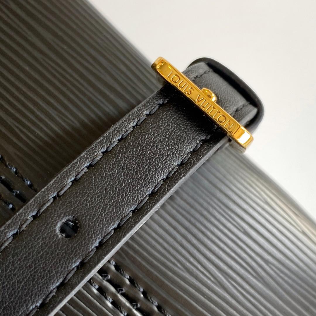 Louis Vuitton Varenne East West   M11791 - DopestKickz