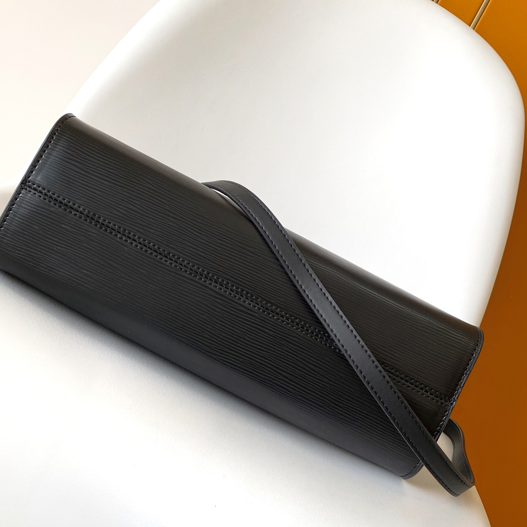 Louis Vuitton Varenne East West   M11791 - DopestKickz