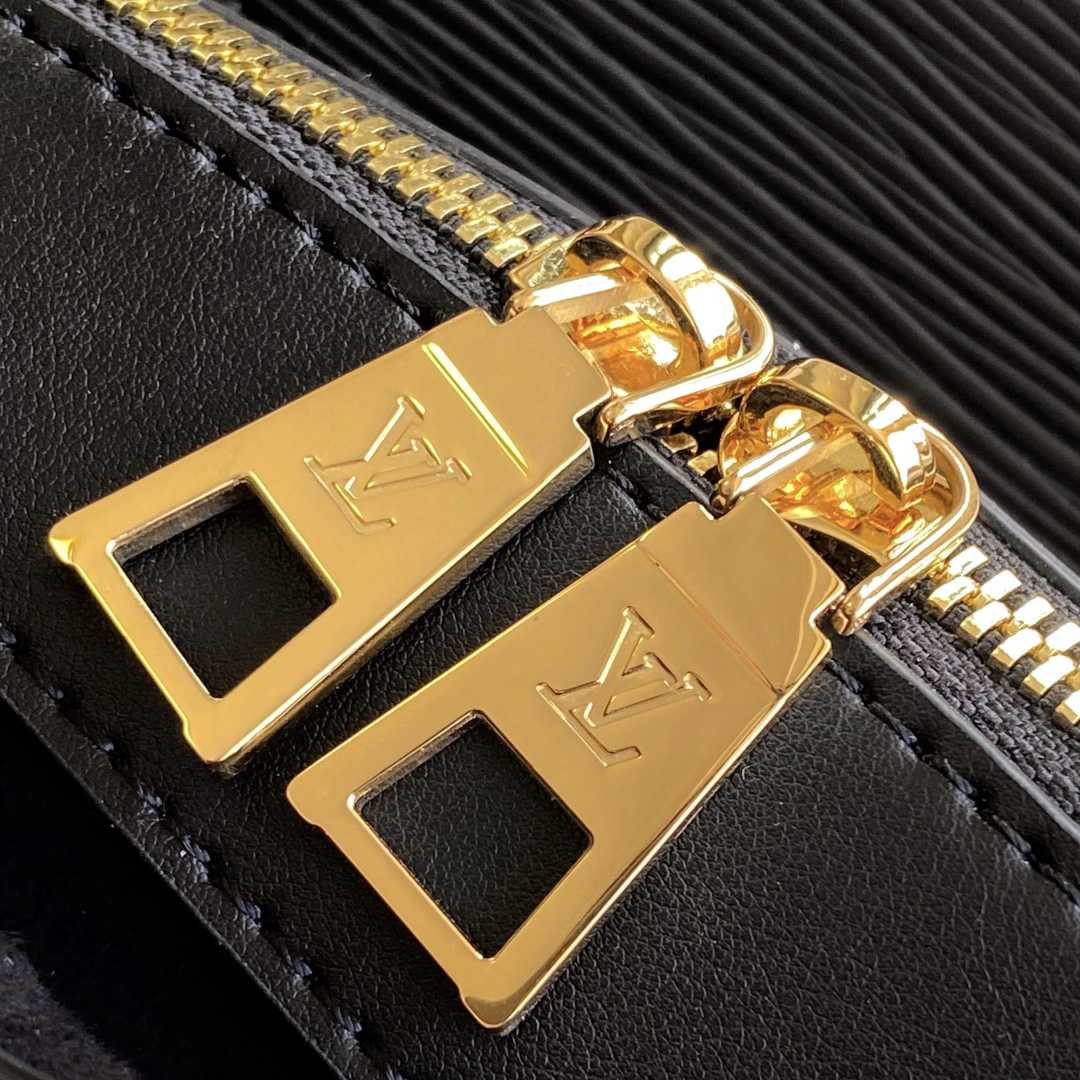 Louis Vuitton Varenne East West   M11791 - DopestKickz