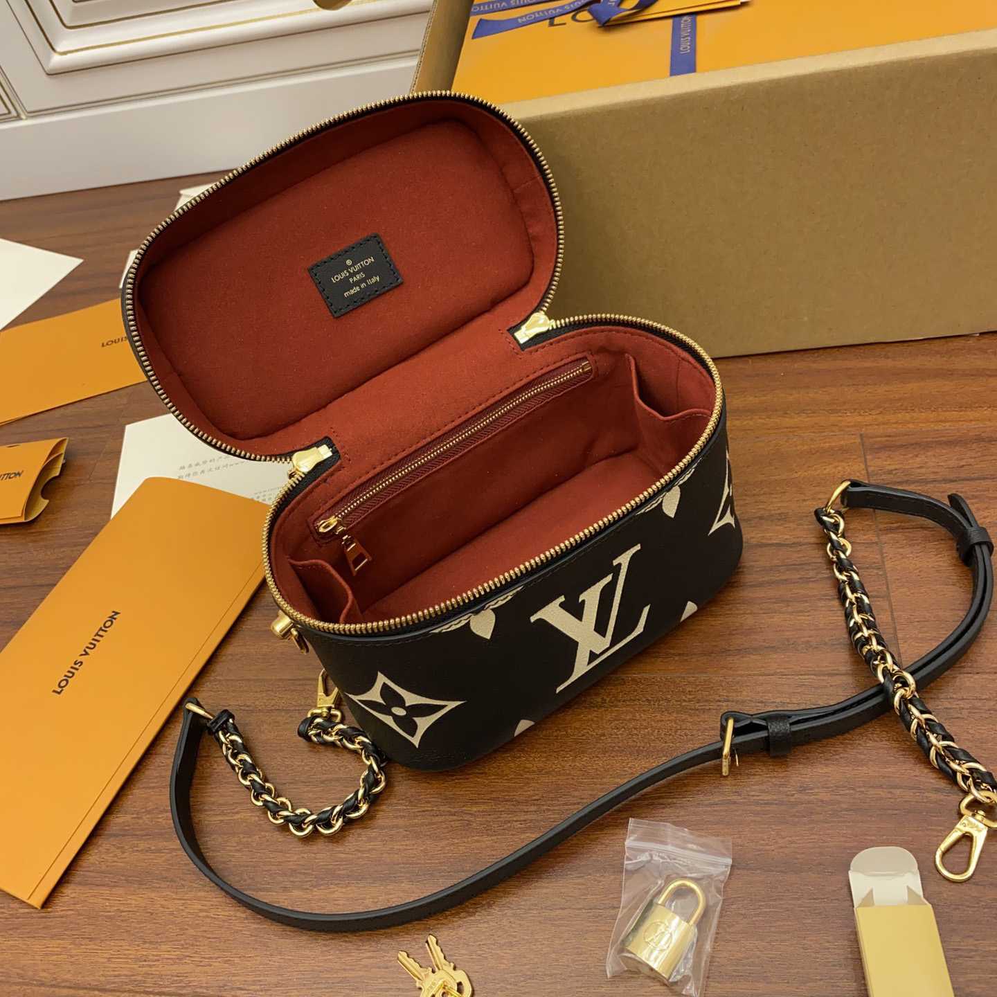 Louis Vuitton Vanity Pouch  M45780   (19x13x11CM) - DopestKickz