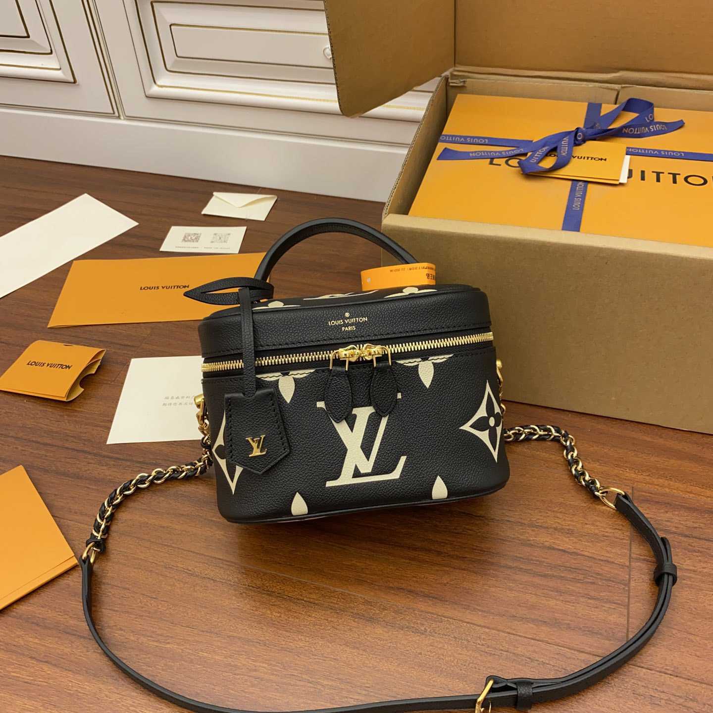 Louis Vuitton Vanity Pouch  M45780   (19x13x11CM) - DopestKickz