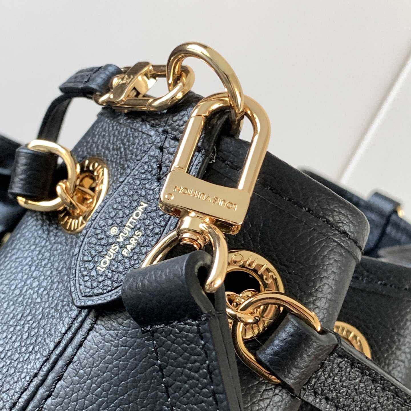 Louis Vuitton LV Bundle  M47209 - DopestKickz