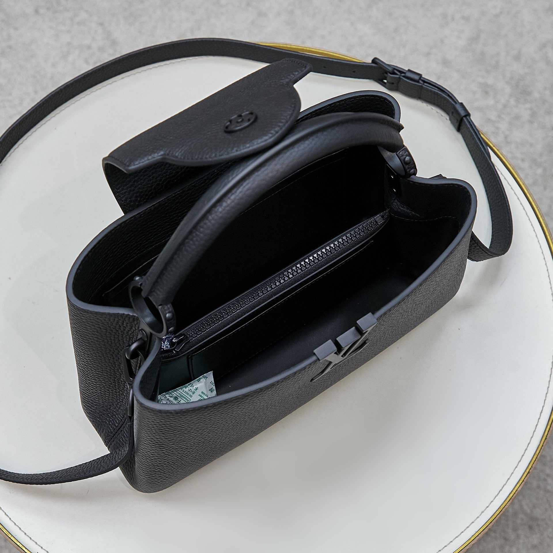 Louis Vuitton Capucines East-West MM  M23947 - DopestKickz