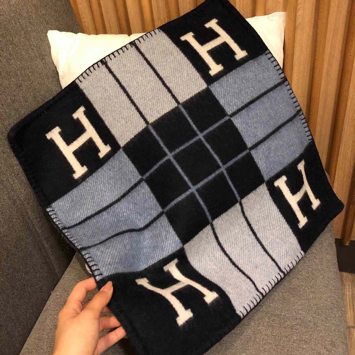Hermes Avalon III Pillow,Small Model - DopestKickz