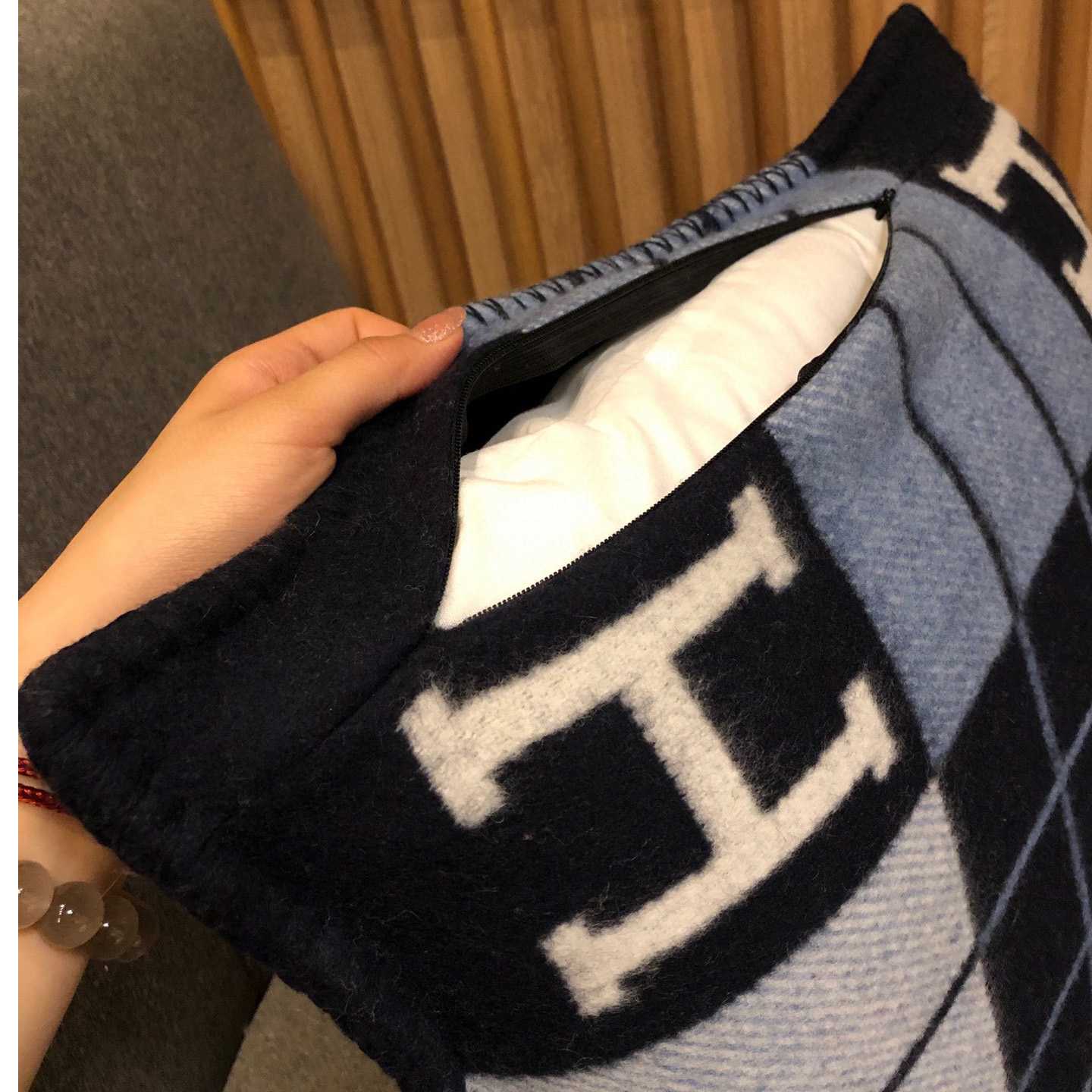 Hermes Avalon III Pillow,Small Model - DopestKickz