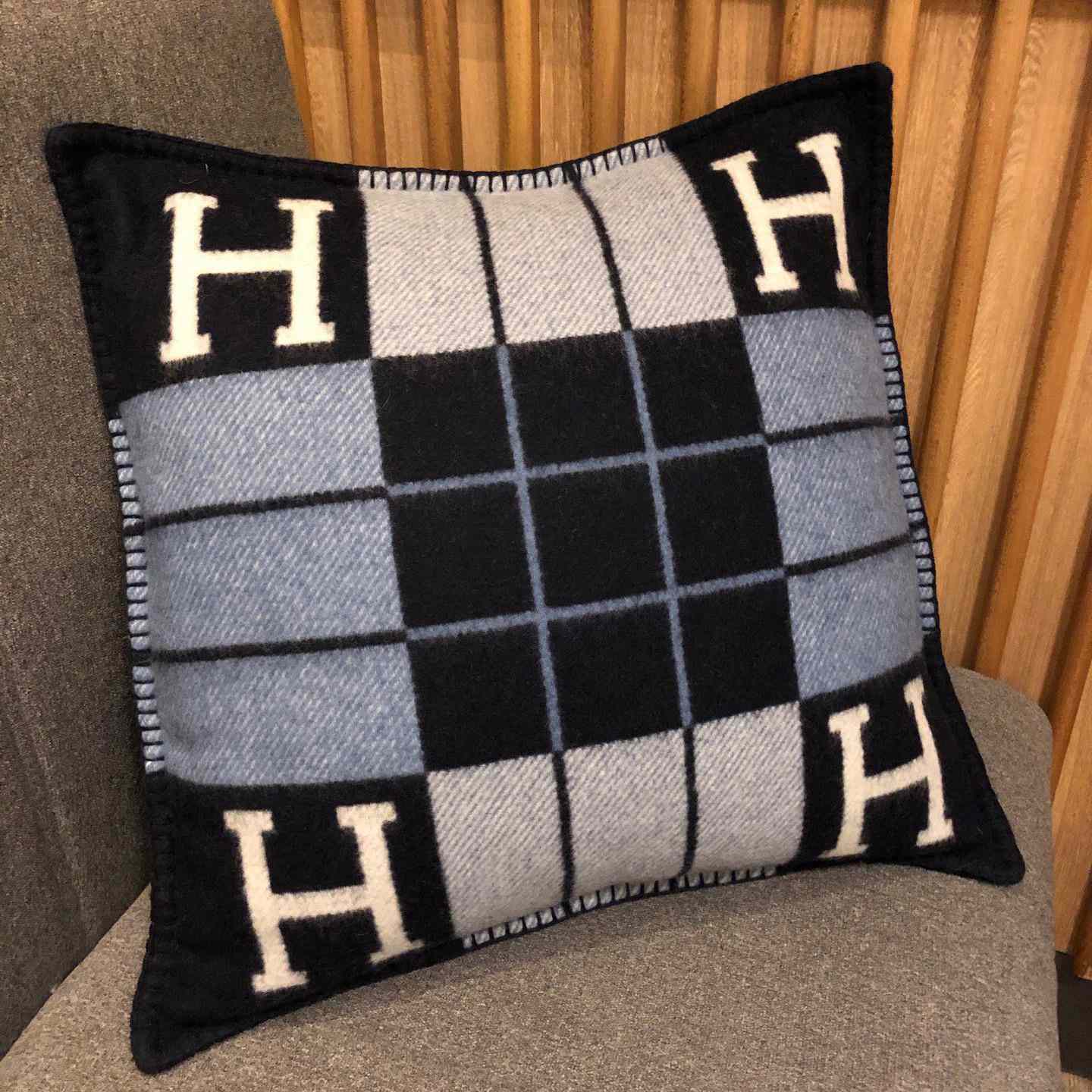 Hermes Avalon III Pillow,Small Model - DopestKickz