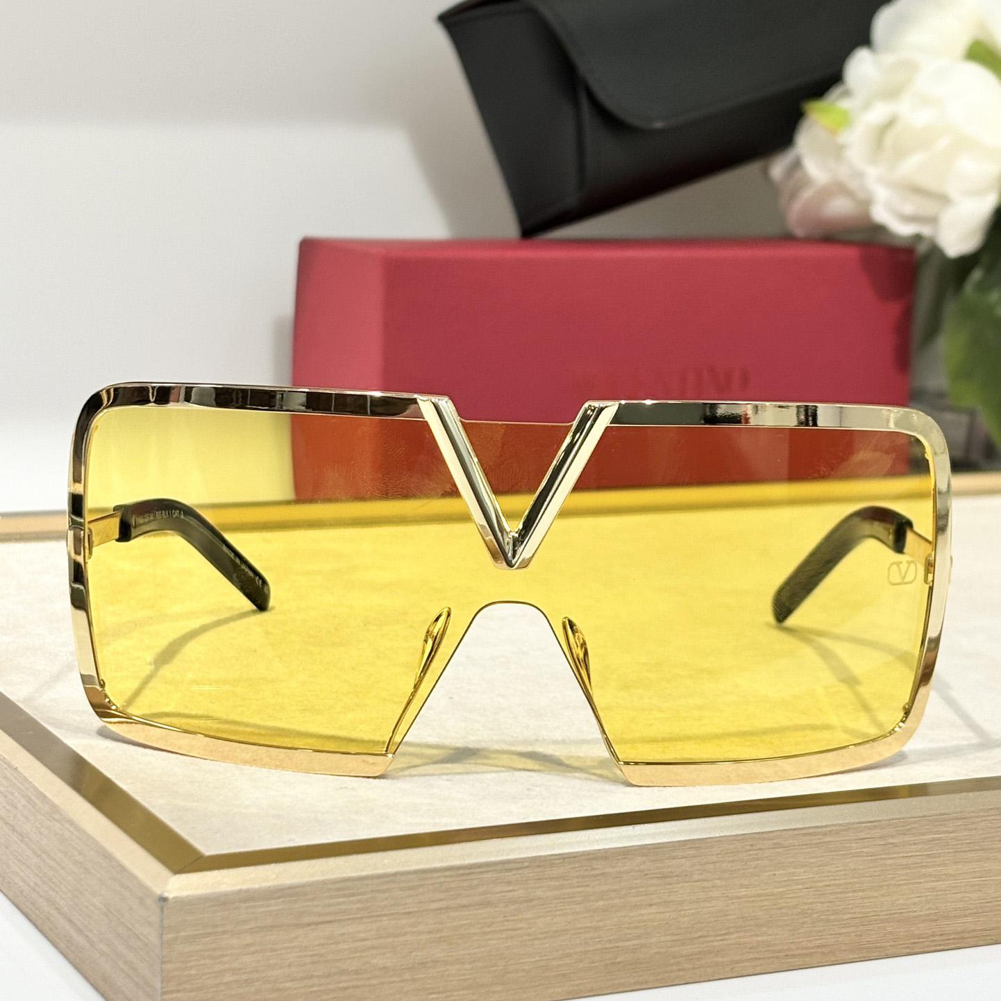 Valent Garavani V-Romask Sunglasses - DopestKickz