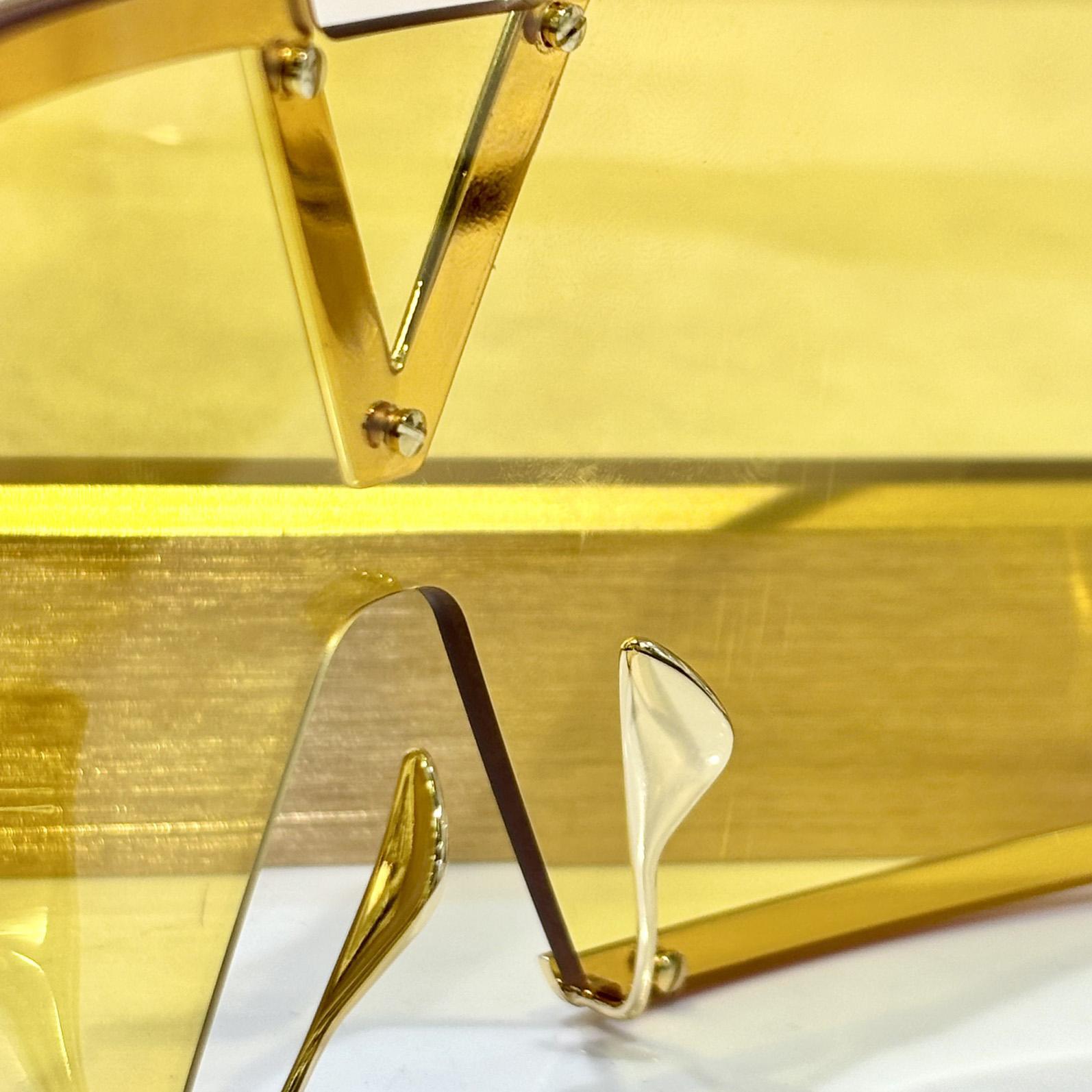 Valent Garavani V-Romask Sunglasses - DopestKickz