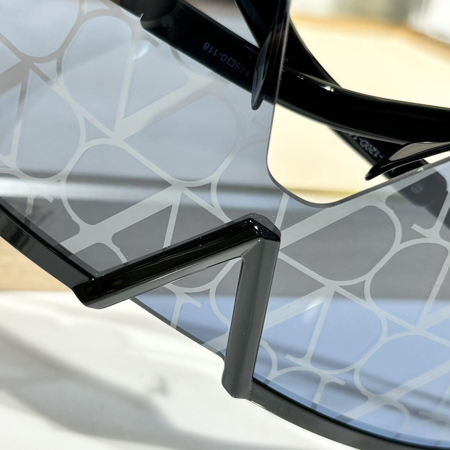 Valent Garavani V-Romask Sunglasses - DopestKickz