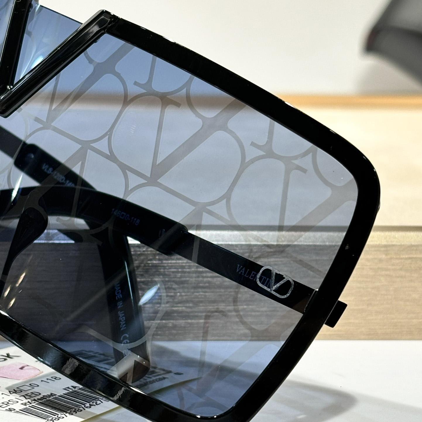 Valent Garavani V-Romask Sunglasses - DopestKickz