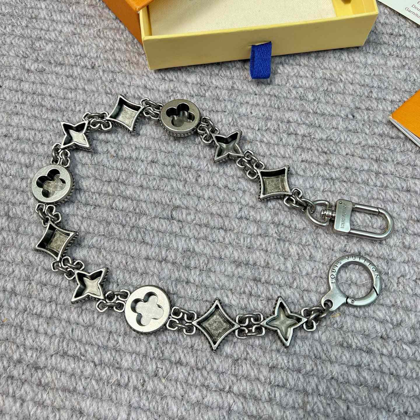 Louis Vuitton Western Chain Belt And Bag Charm   M02031 - DopestKickz