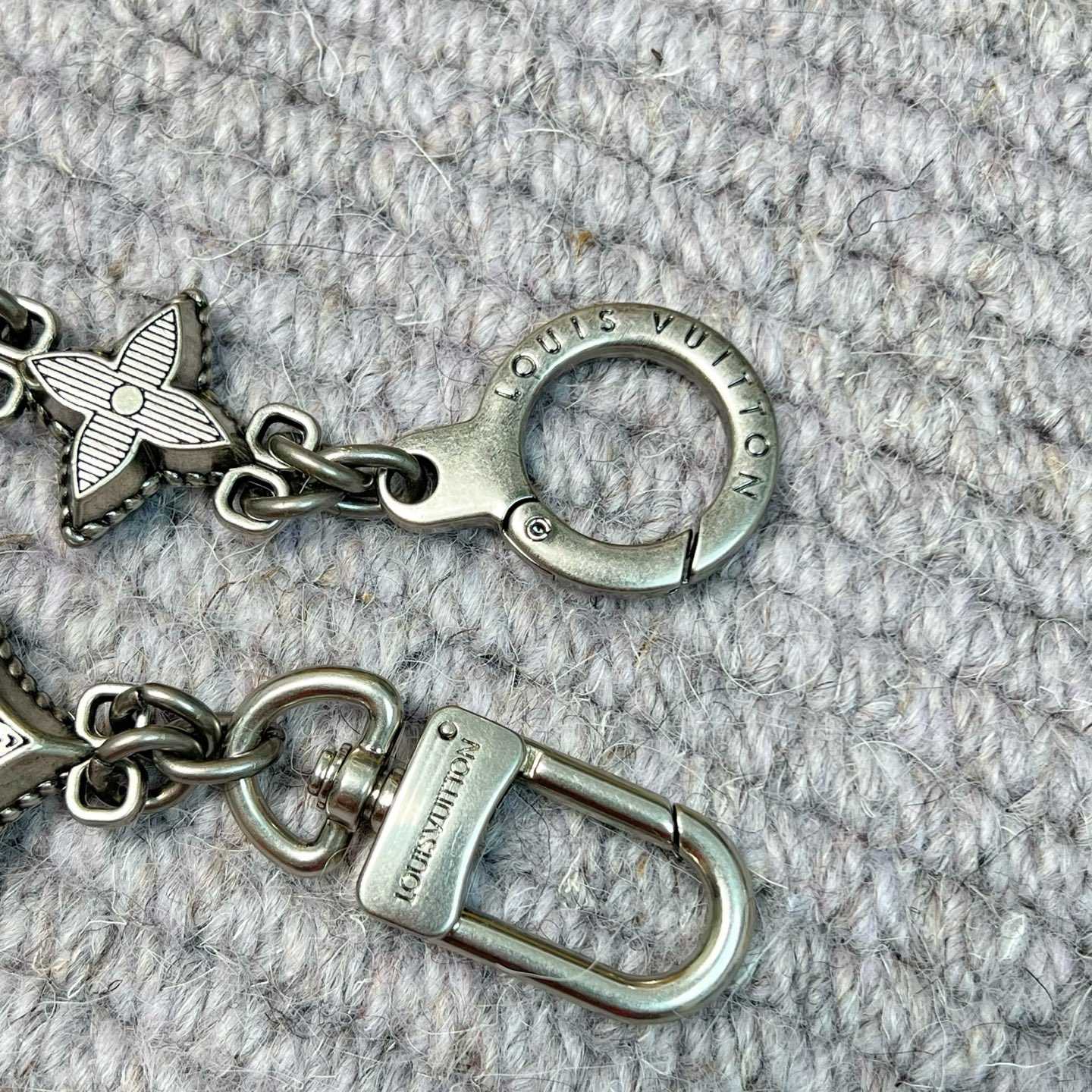 Louis Vuitton Western Chain Belt And Bag Charm   M02031 - DopestKickz