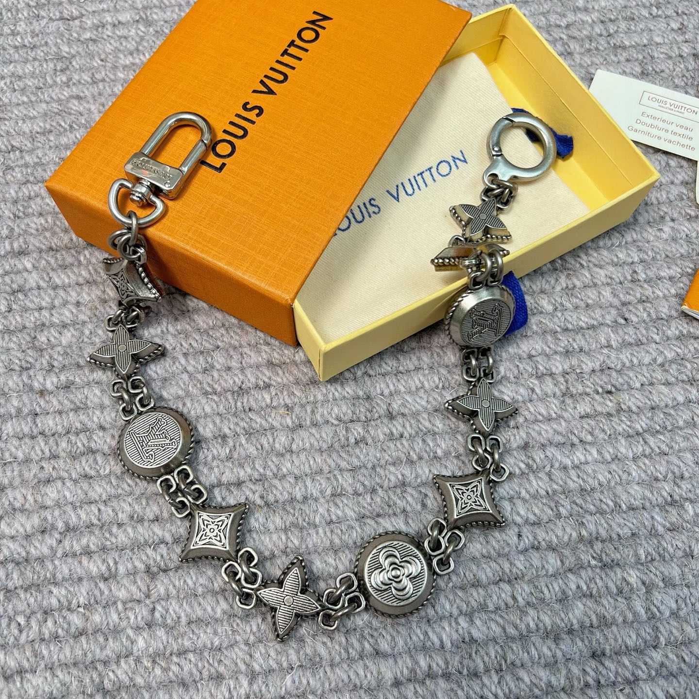 Louis Vuitton Western Chain Belt And Bag Charm   M02031 - DopestKickz