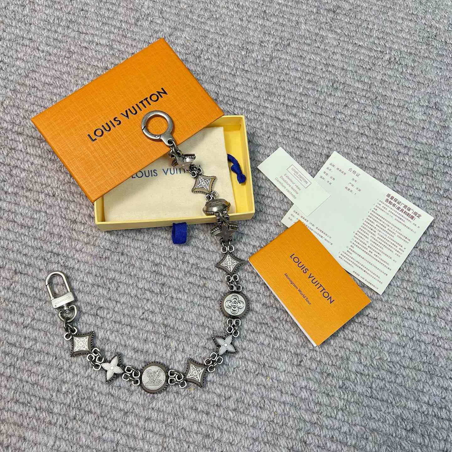 Louis Vuitton Western Chain Belt And Bag Charm   M02031 - DopestKickz