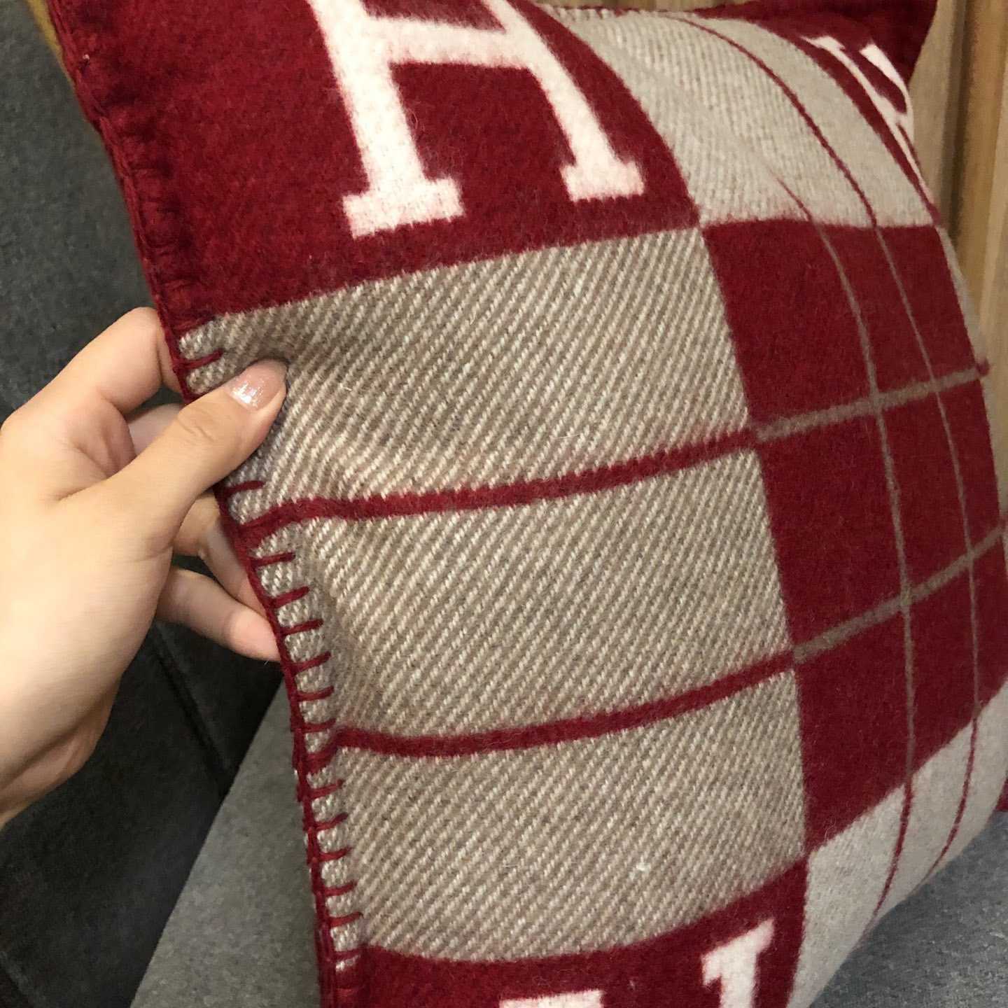 Hermes Avalon III Pillow,Small Model - DopestKickz