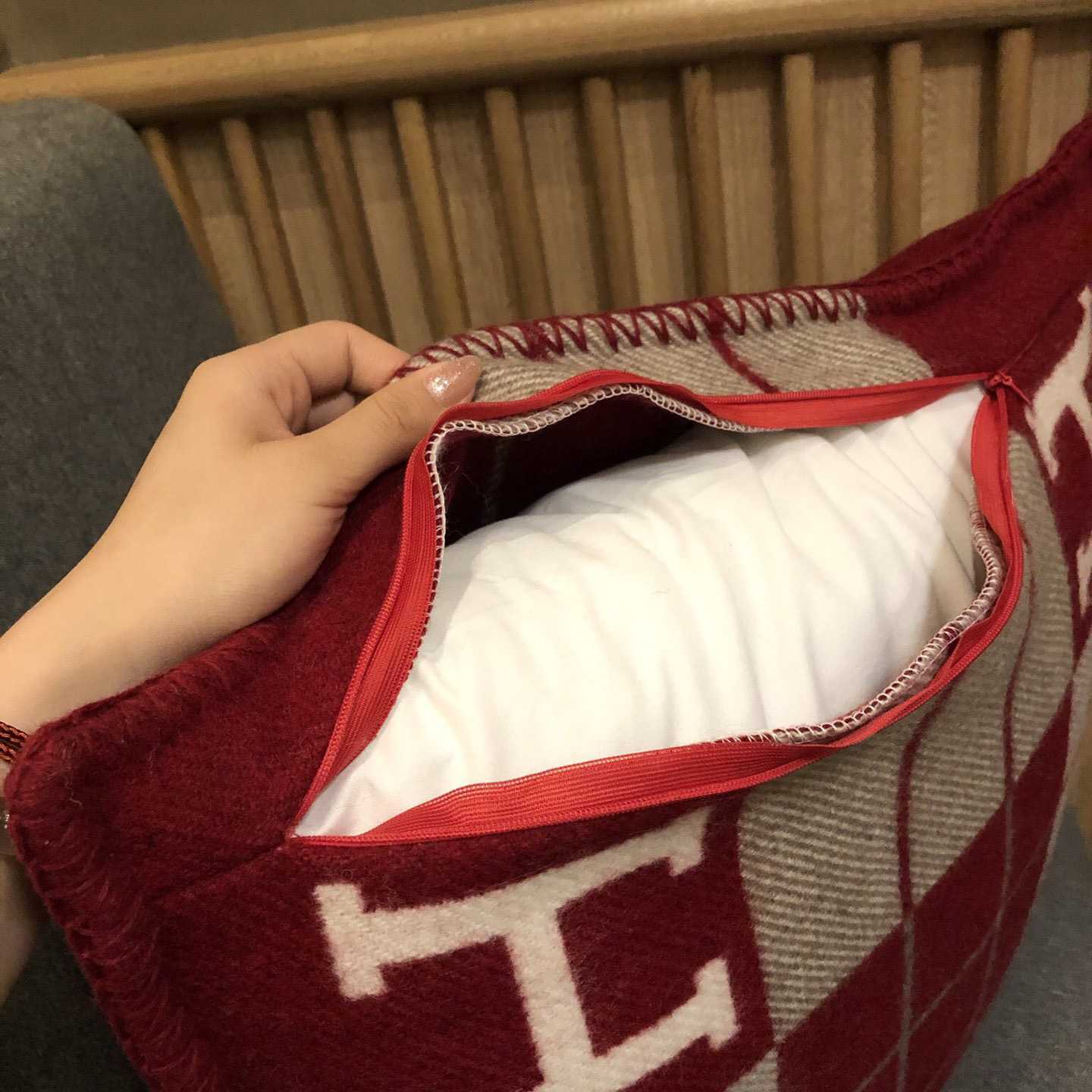 Hermes Avalon III Pillow,Small Model - DopestKickz