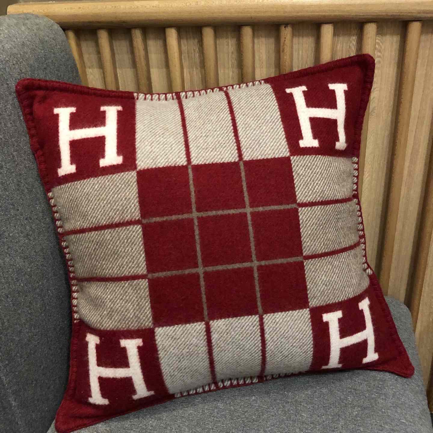 Hermes Avalon III Pillow,Small Model - DopestKickz