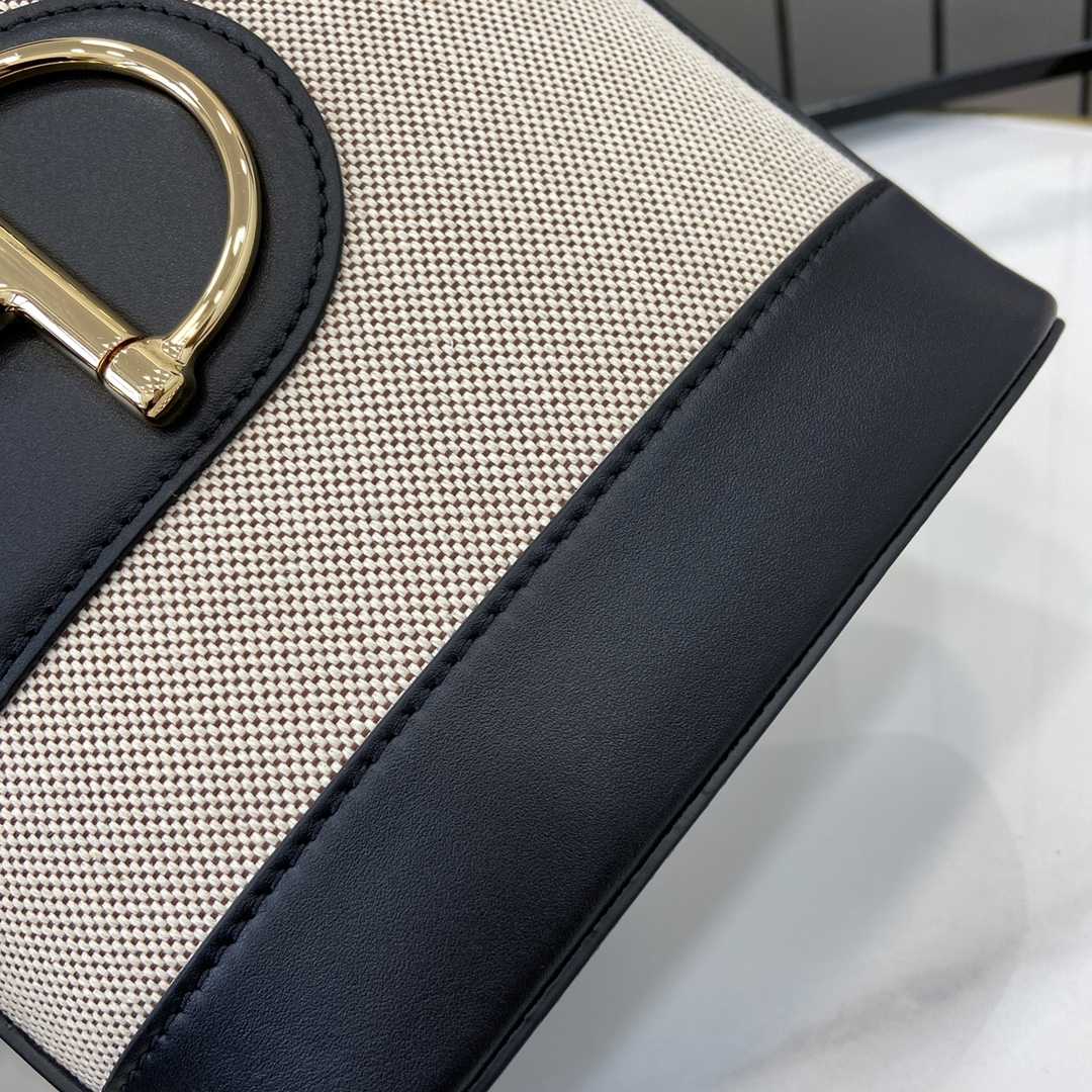 Gucci 73 Mini Bucket Bag - DopestKickz