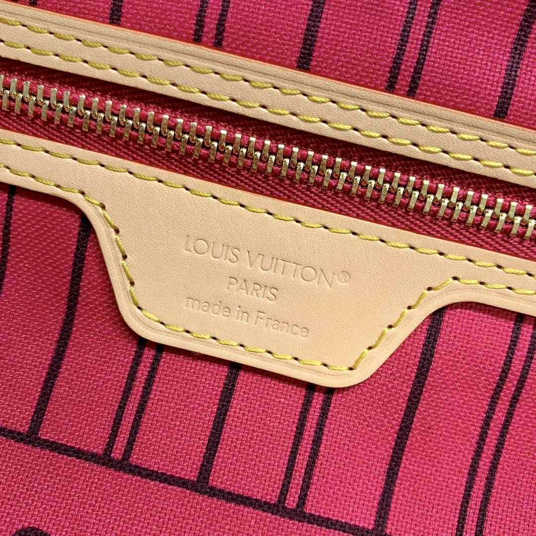 Louis Vuitton Neverfull Bandoulière Inside Out MM   M12707 - DopestKickz