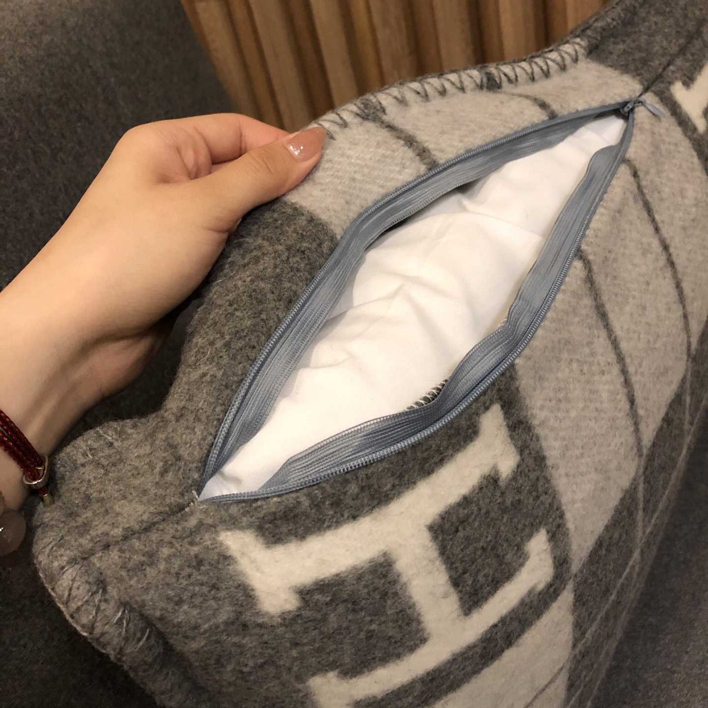 Hermes Avalon III Pillow,Small Model - DopestKickz