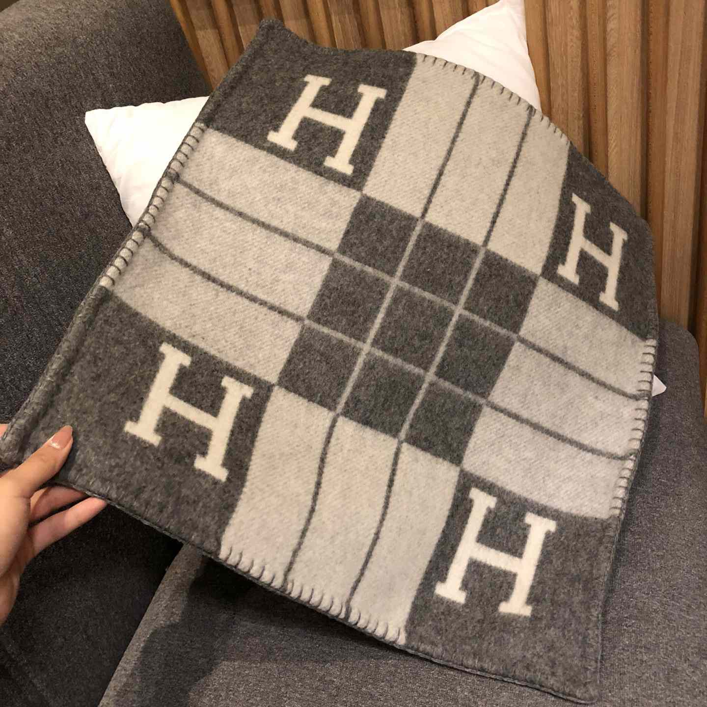 Hermes Avalon III Pillow,Small Model - DopestKickz