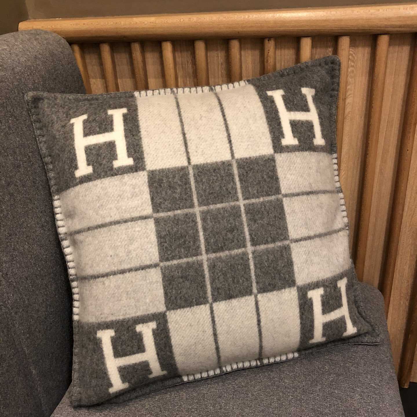 Hermes Avalon III Pillow,Small Model - DopestKickz