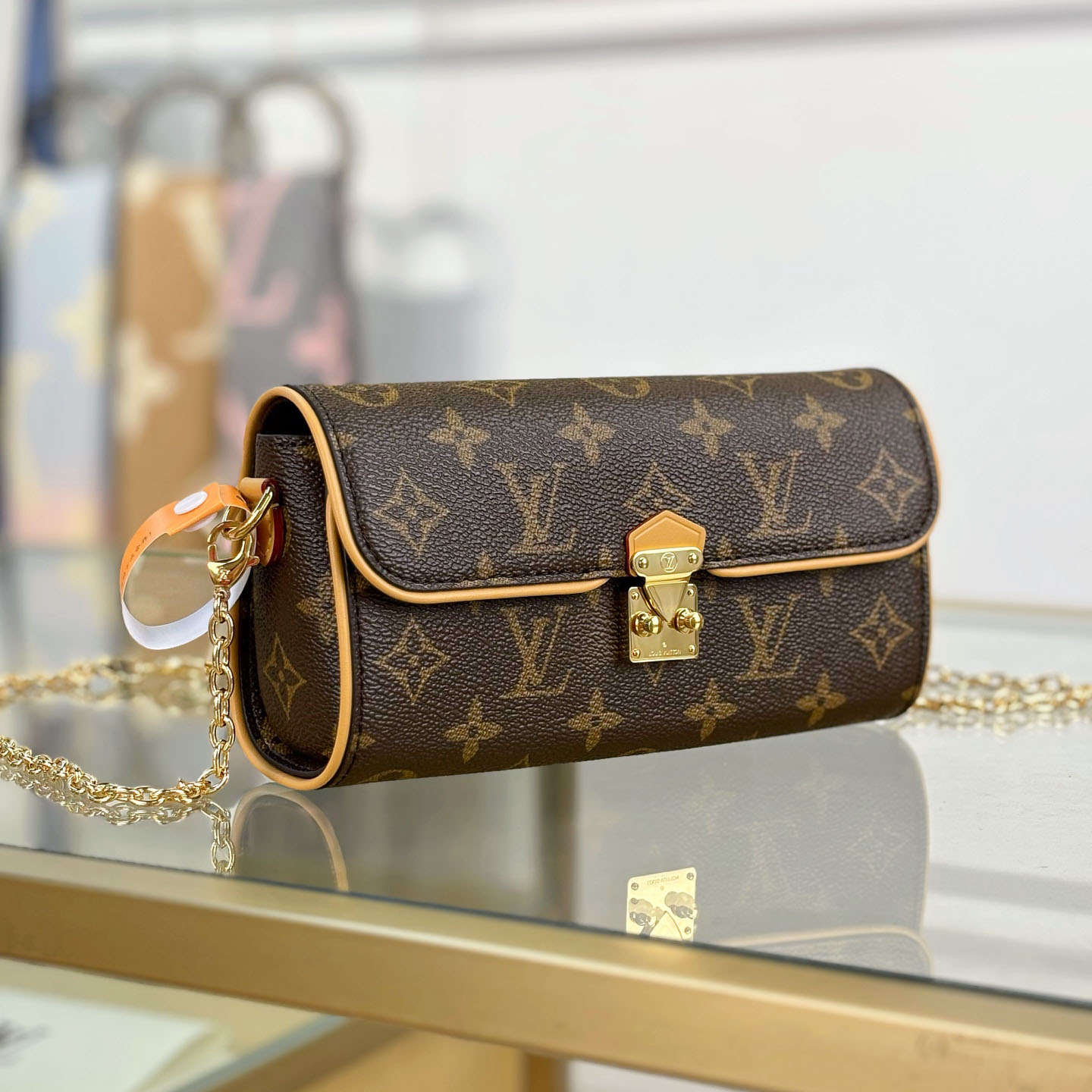  Louis Vuitton Pochette Camille   M13566 - DopestKickz