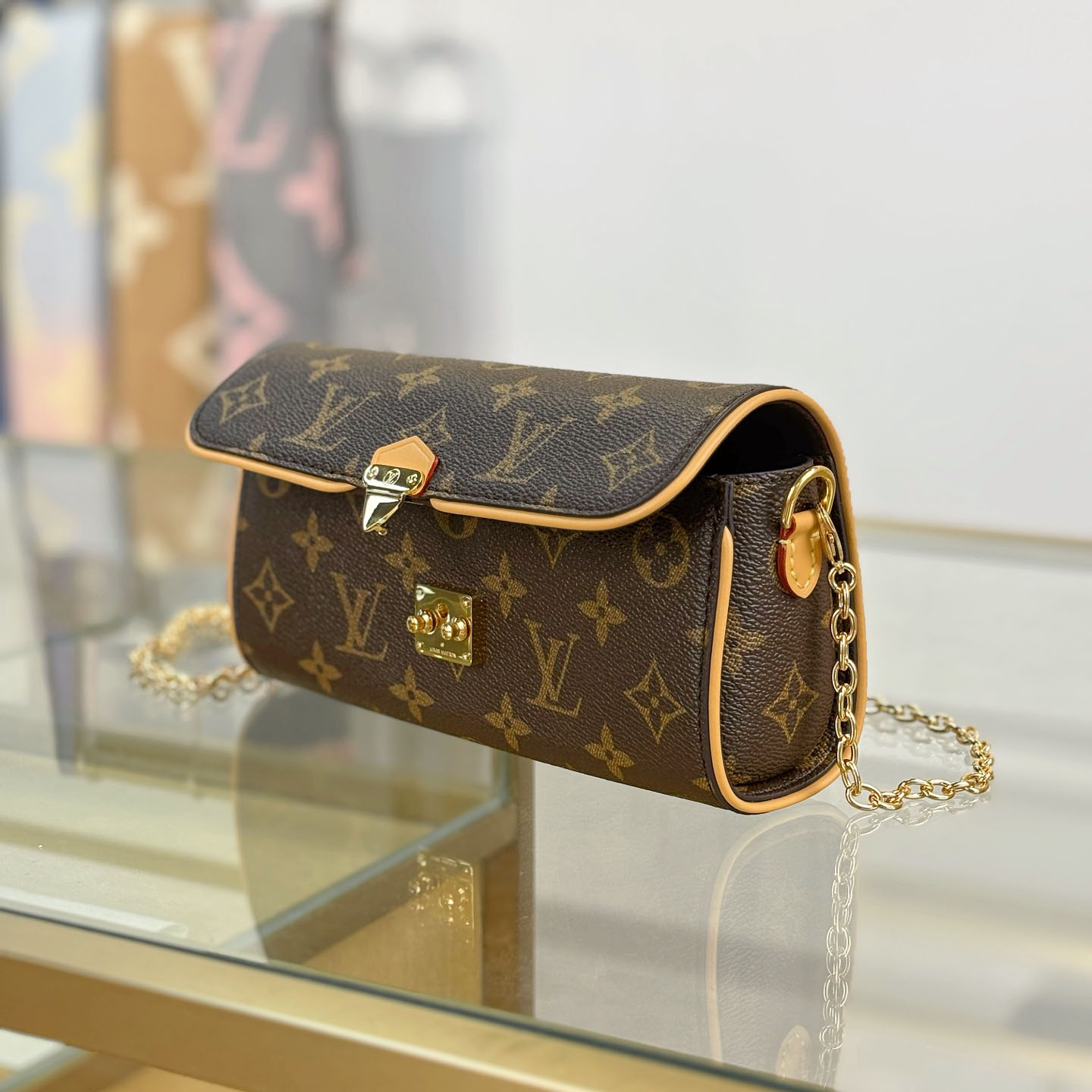  Louis Vuitton Pochette Camille   M13566 - DopestKickz