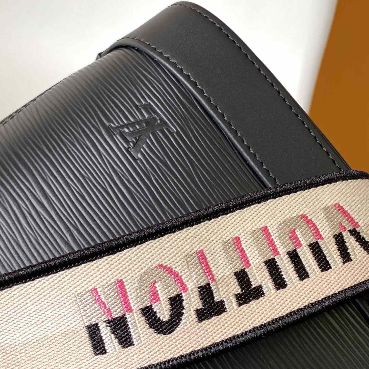 Louis Vuitton Alma BB   M59217 - DopestKickz