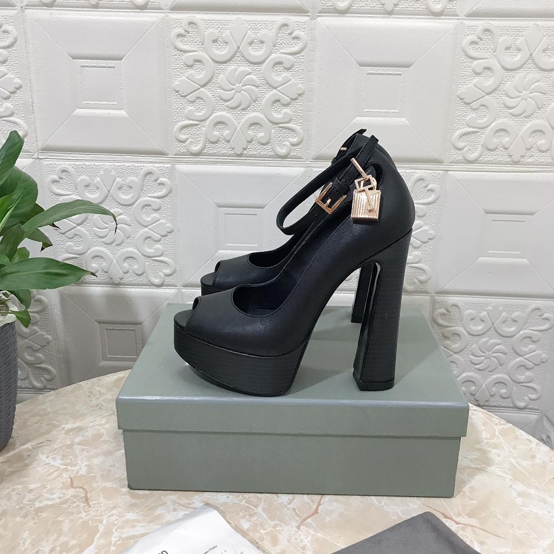 Tom Ford Padlock Peep Toe Platform Pump - DopestKickz