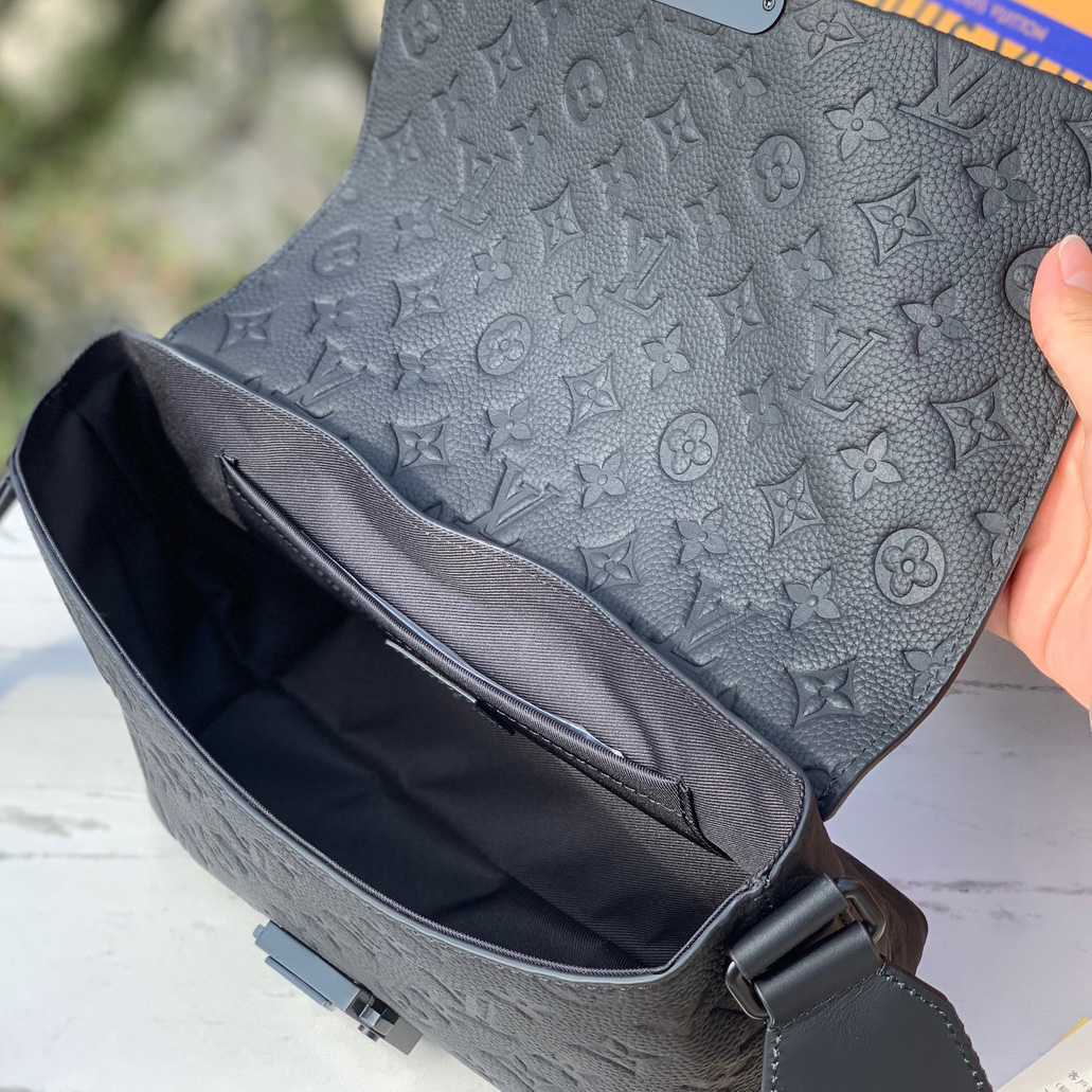  Louis Vuitton S-Cape Messenger    M23741 - DopestKickz