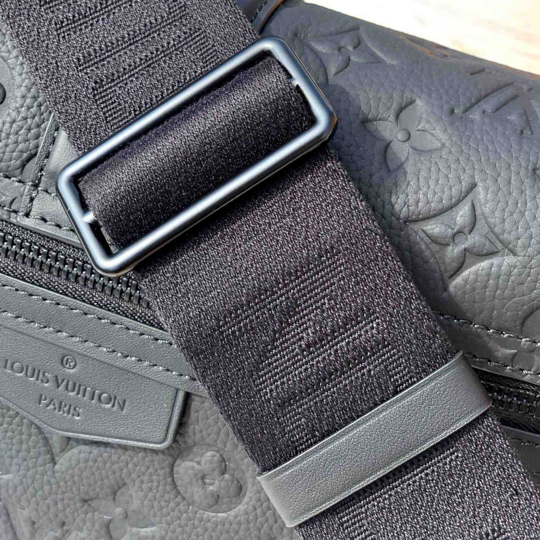  Louis Vuitton S-Cape Messenger    M23741 - DopestKickz