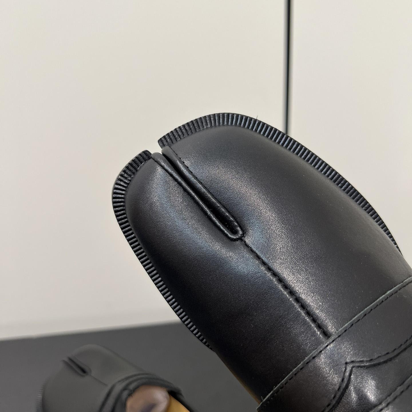 Maison Margiela Tabi Leather Loafers - DopestKickz