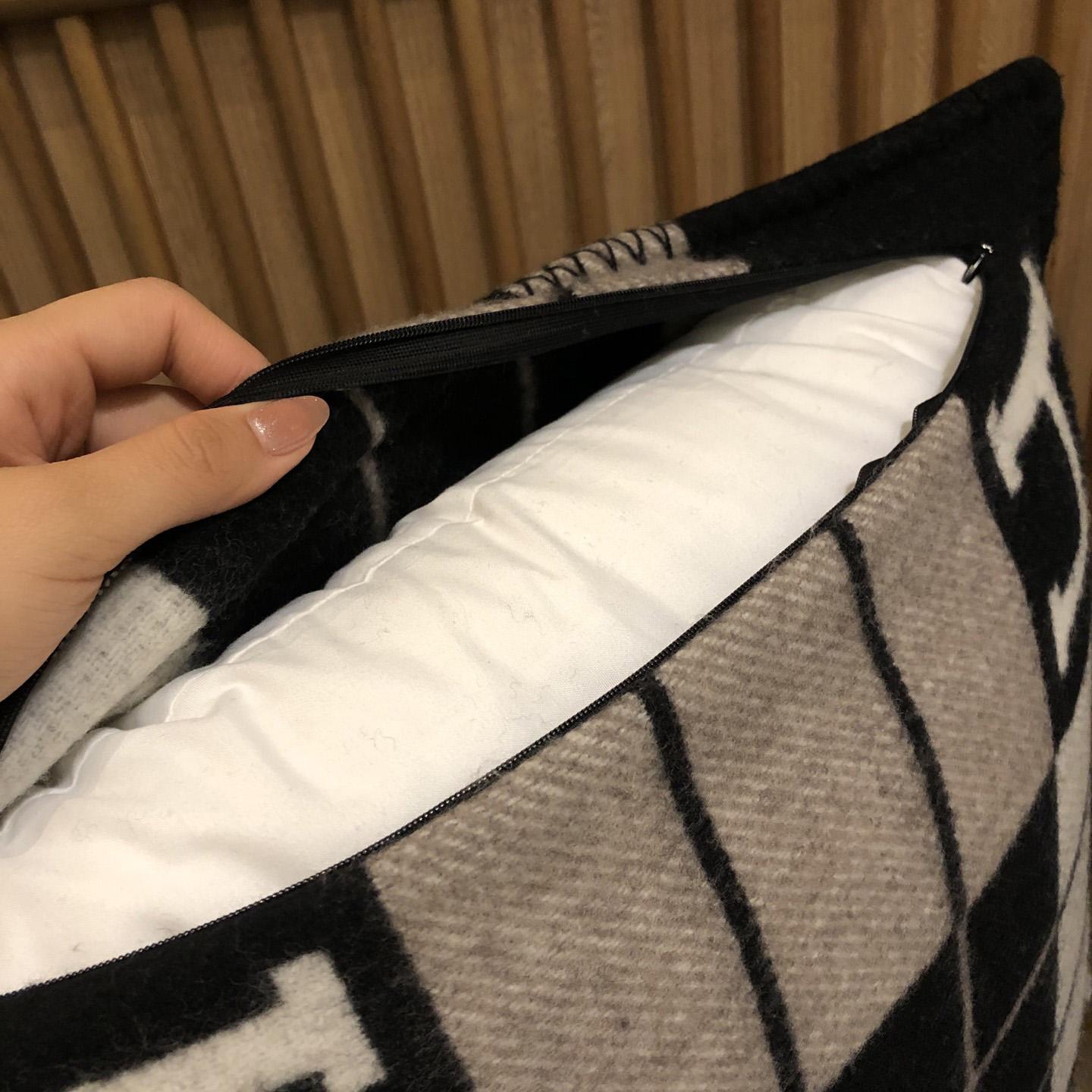 Hermes Avalon III Pillow,Small Model - DopestKickz