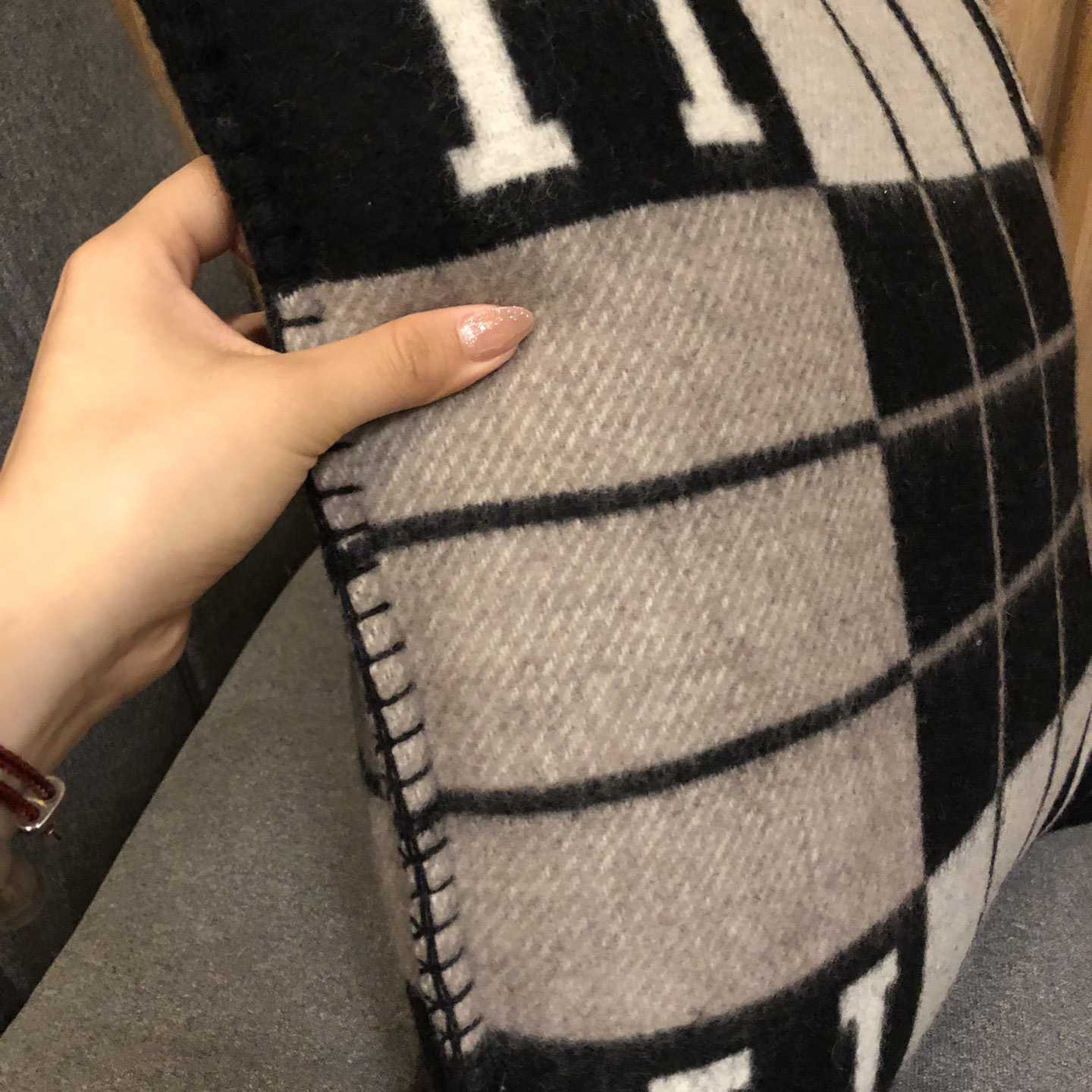 Hermes Avalon III Pillow,Small Model - DopestKickz