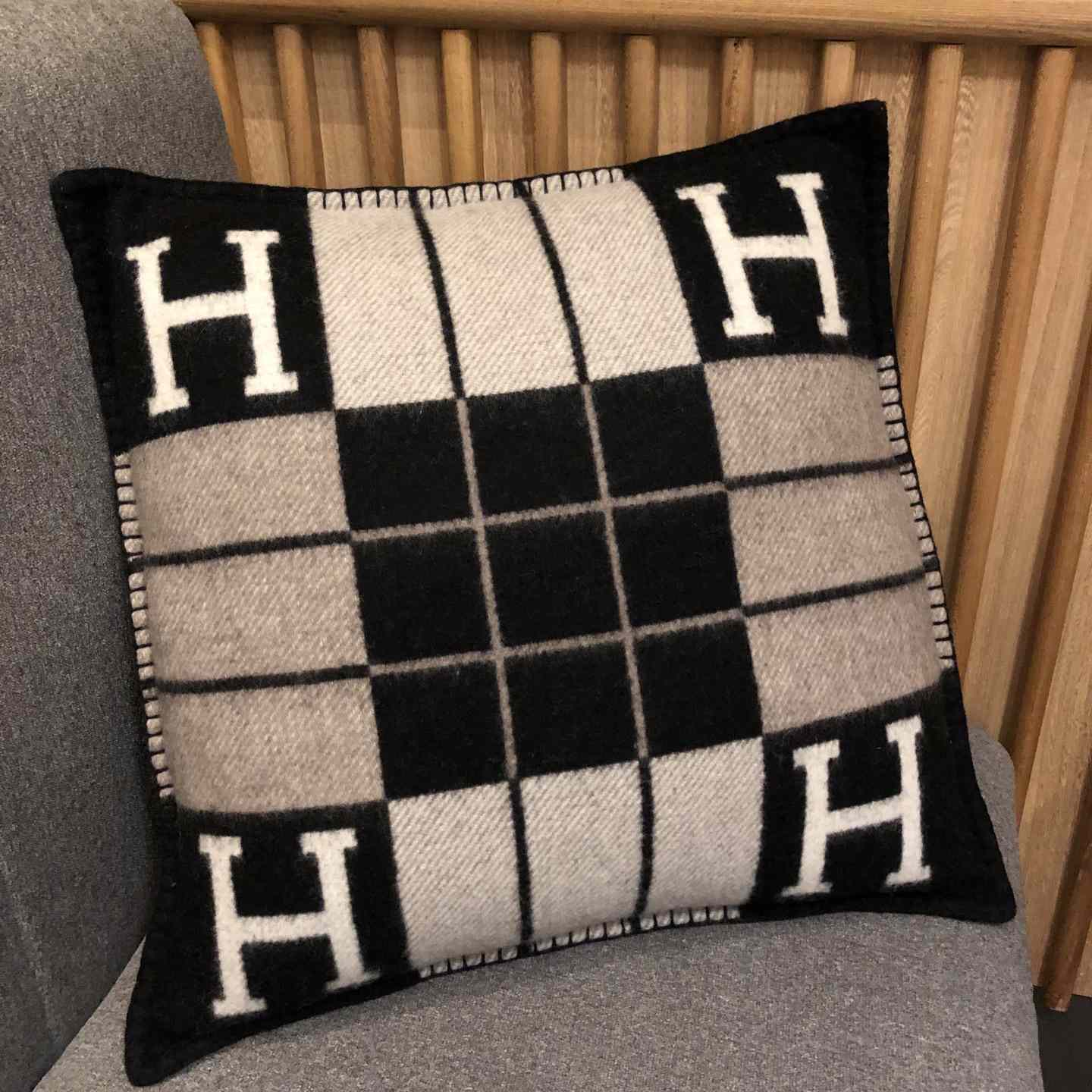 Hermes Avalon III Pillow,Small Model - DopestKickz