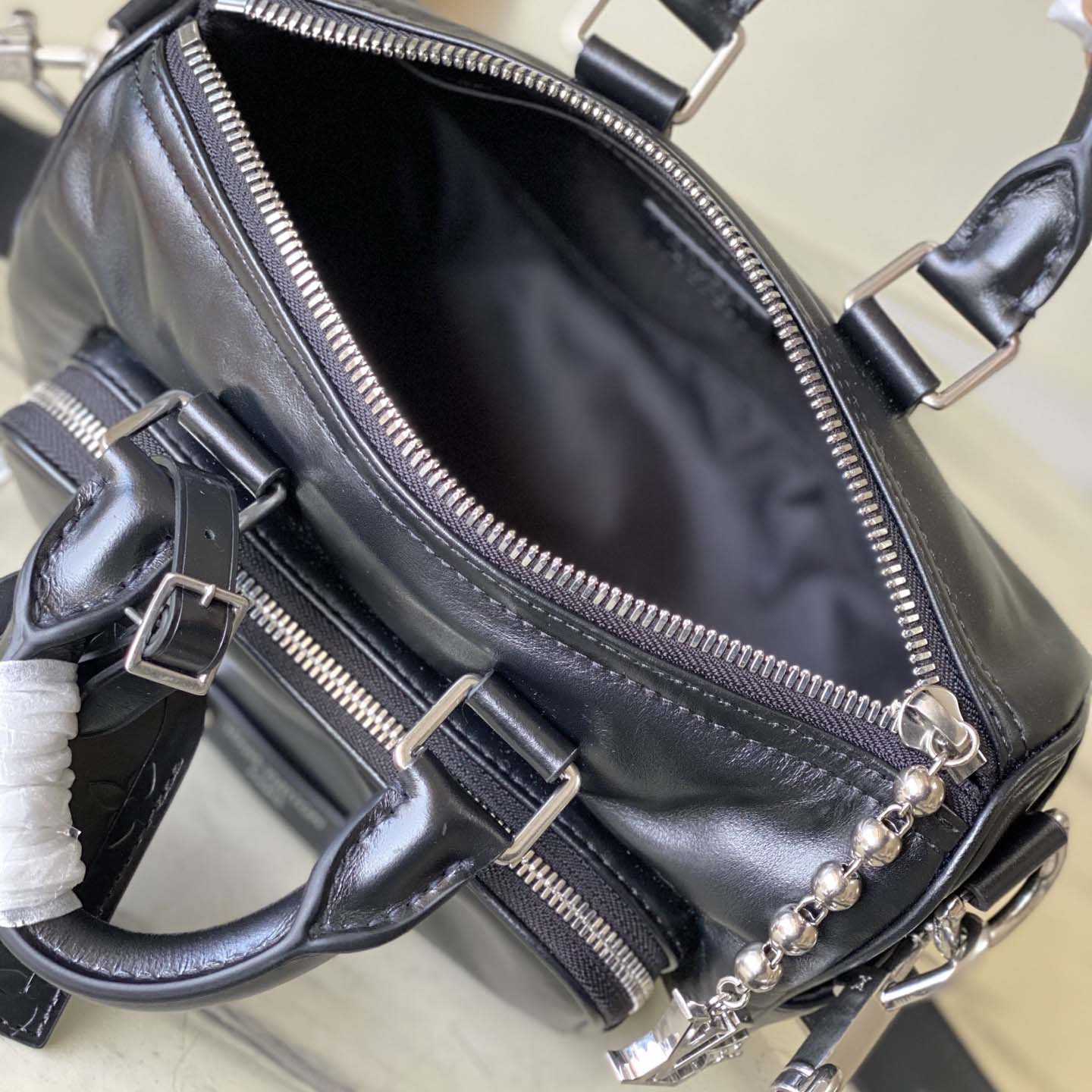 Louis Vuitton Keepall Cargo Bandoulière 25   M13988 - DopestKickz