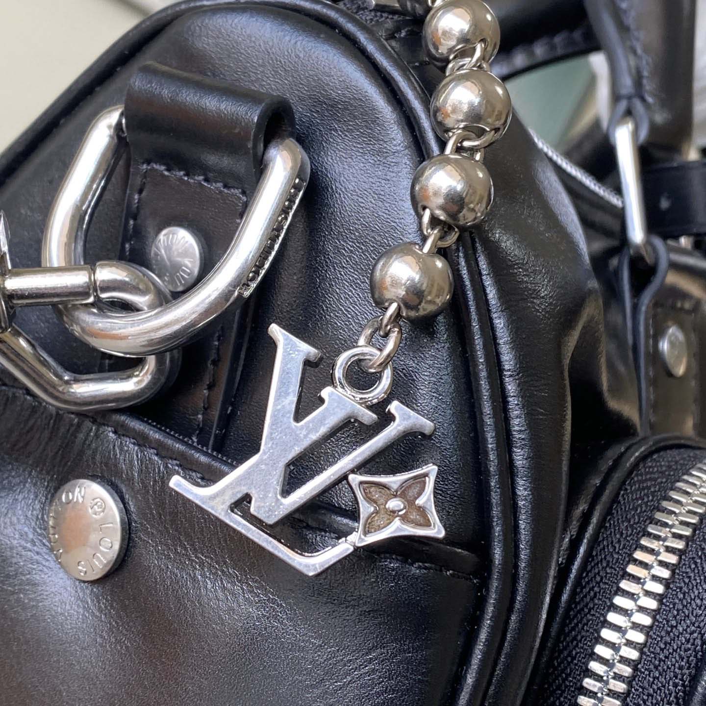 Louis Vuitton Keepall Cargo Bandoulière 25   M13988 - DopestKickz